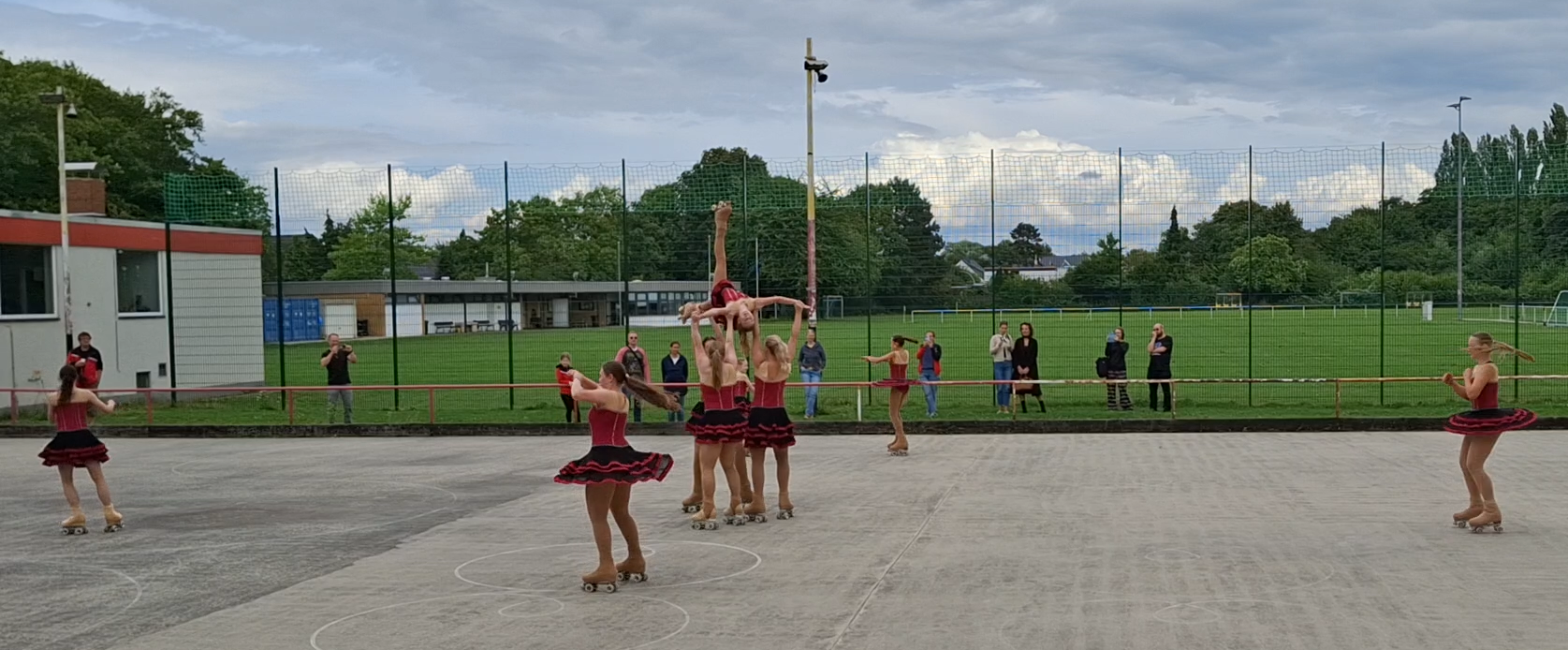 Große Showformation "Moulin Rouge"